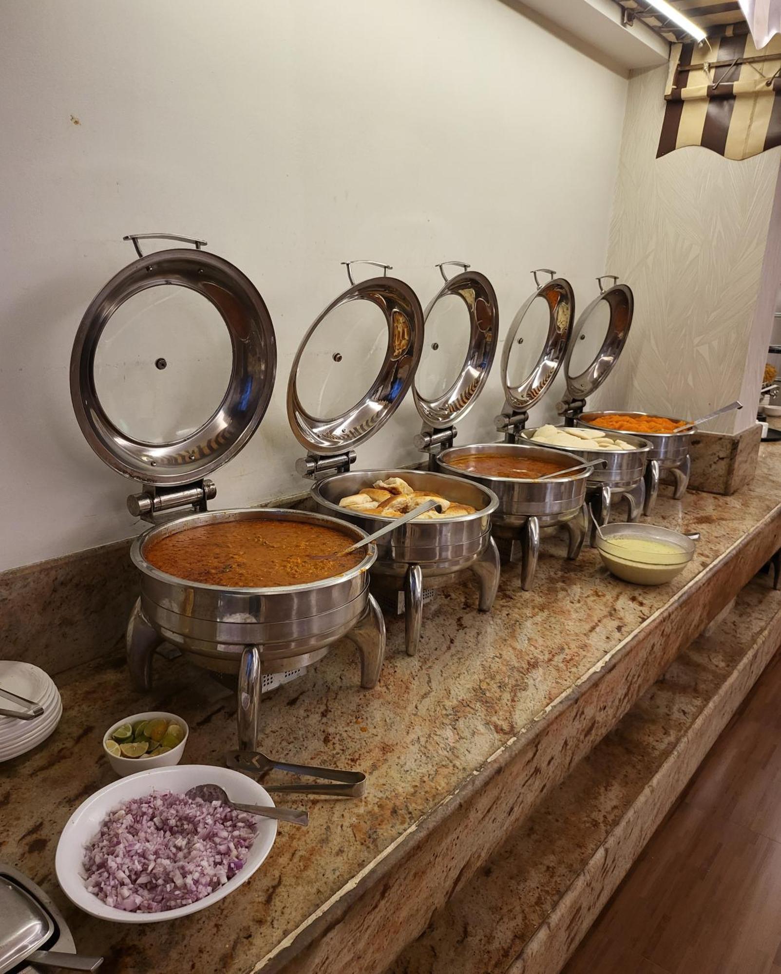 Hotel Maharana Inn Chembur มุมไบ ภายนอก รูปภาพ