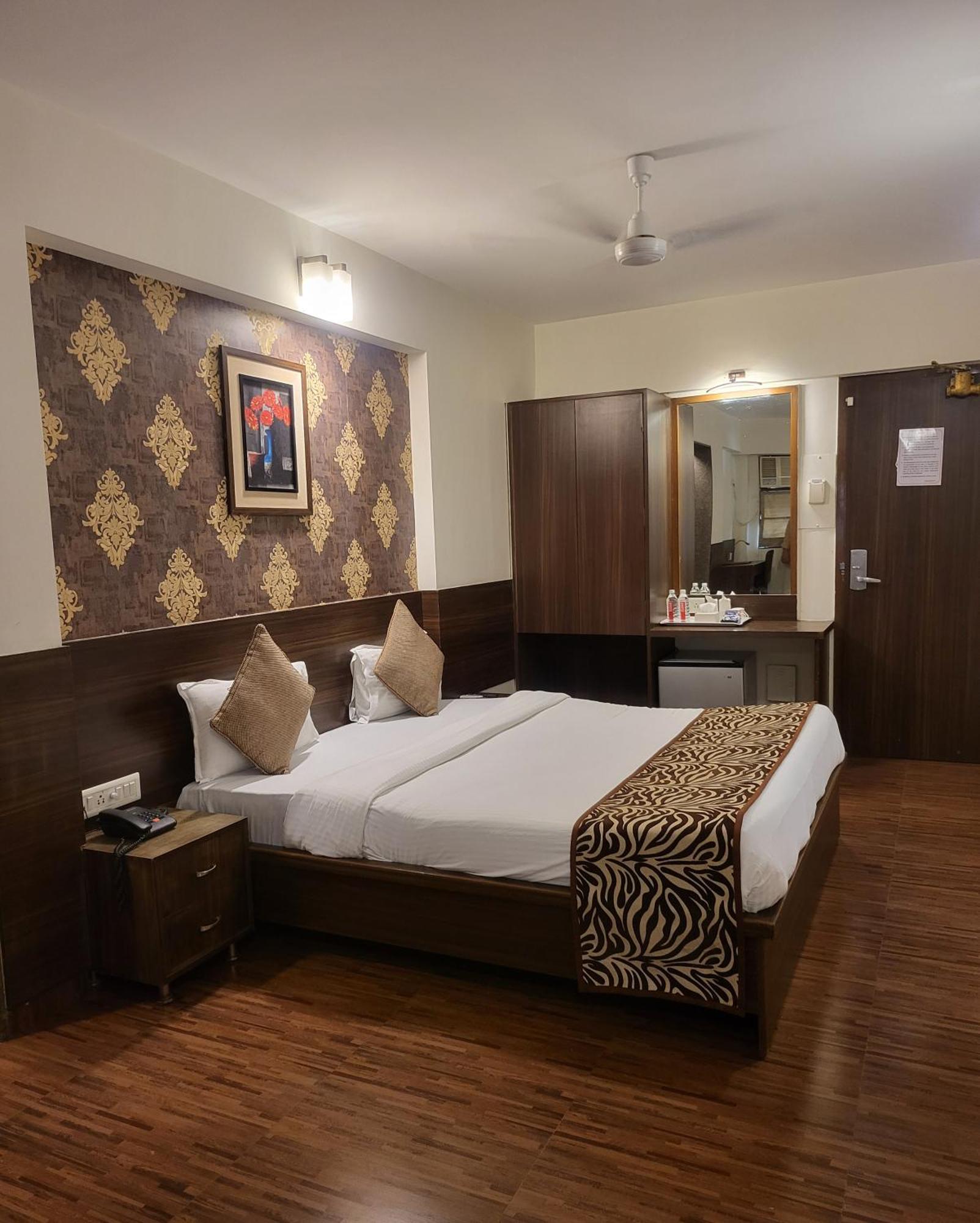 Hotel Maharana Inn Chembur มุมไบ ภายนอก รูปภาพ