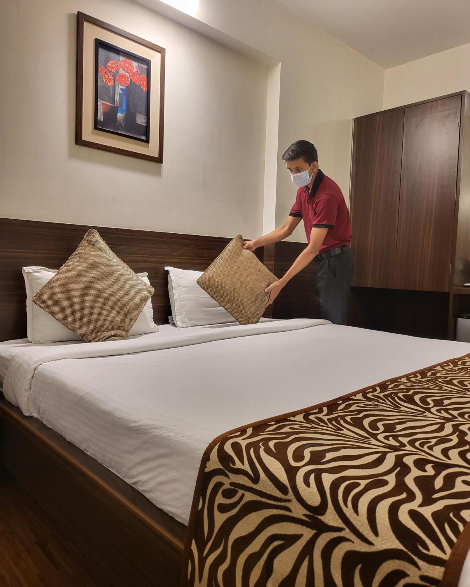 Hotel Maharana Inn Chembur มุมไบ ภายนอก รูปภาพ